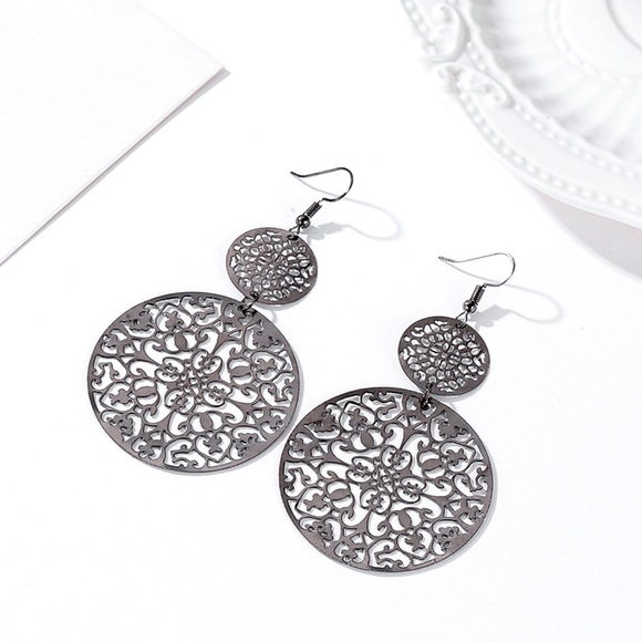 2/$20! Large Gunmetal Lasered Disc Earrings - Picture 4 of 9